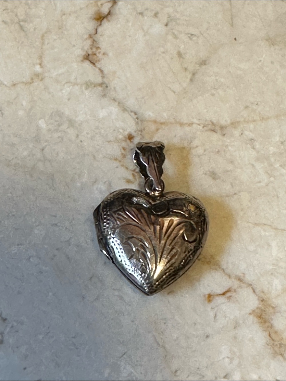 Old vintage 925 Sterling Silver Heart Locket Pendant - Elegant Engraved Design
